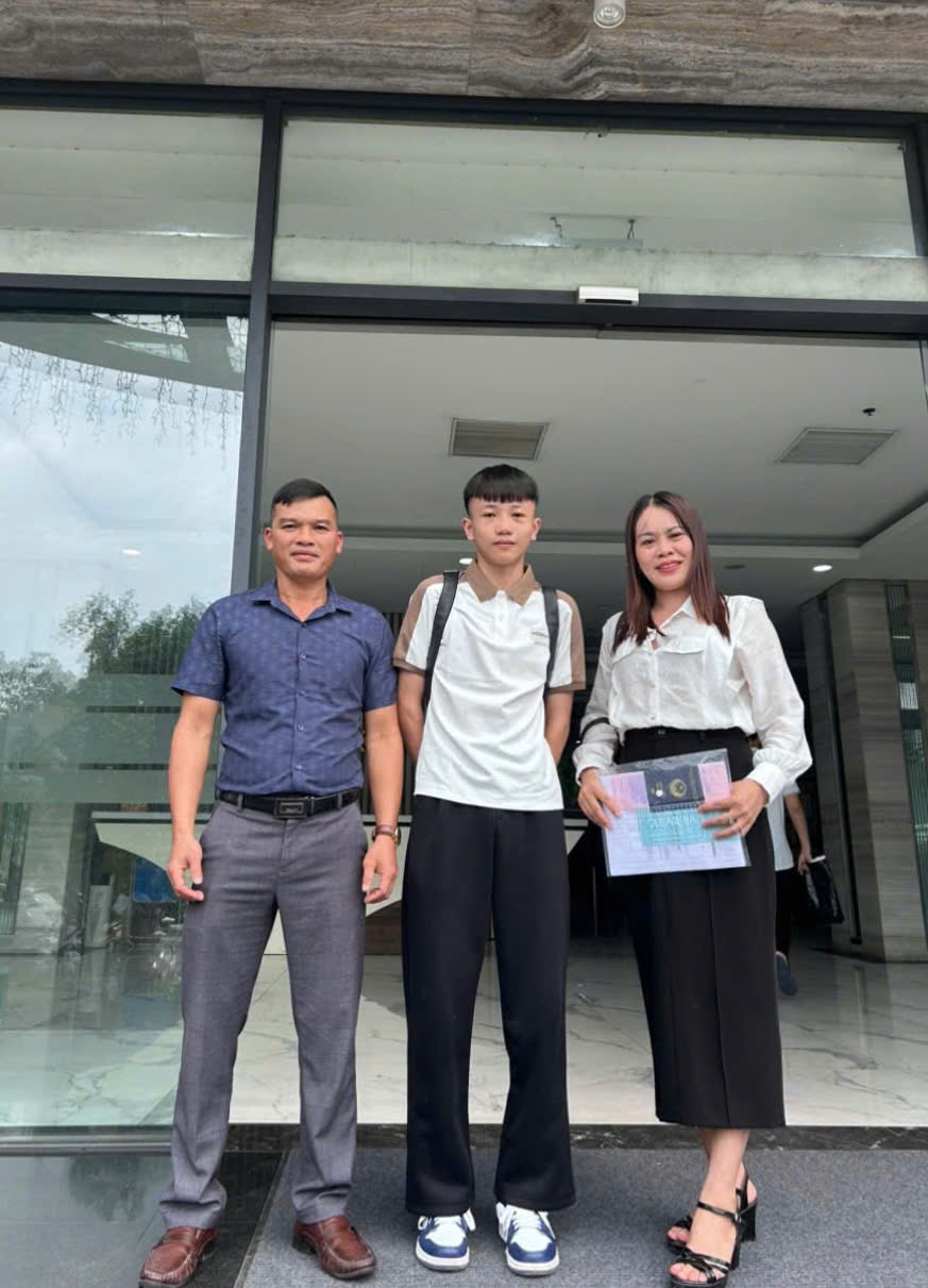 Phạm Anh Tú DH Canada